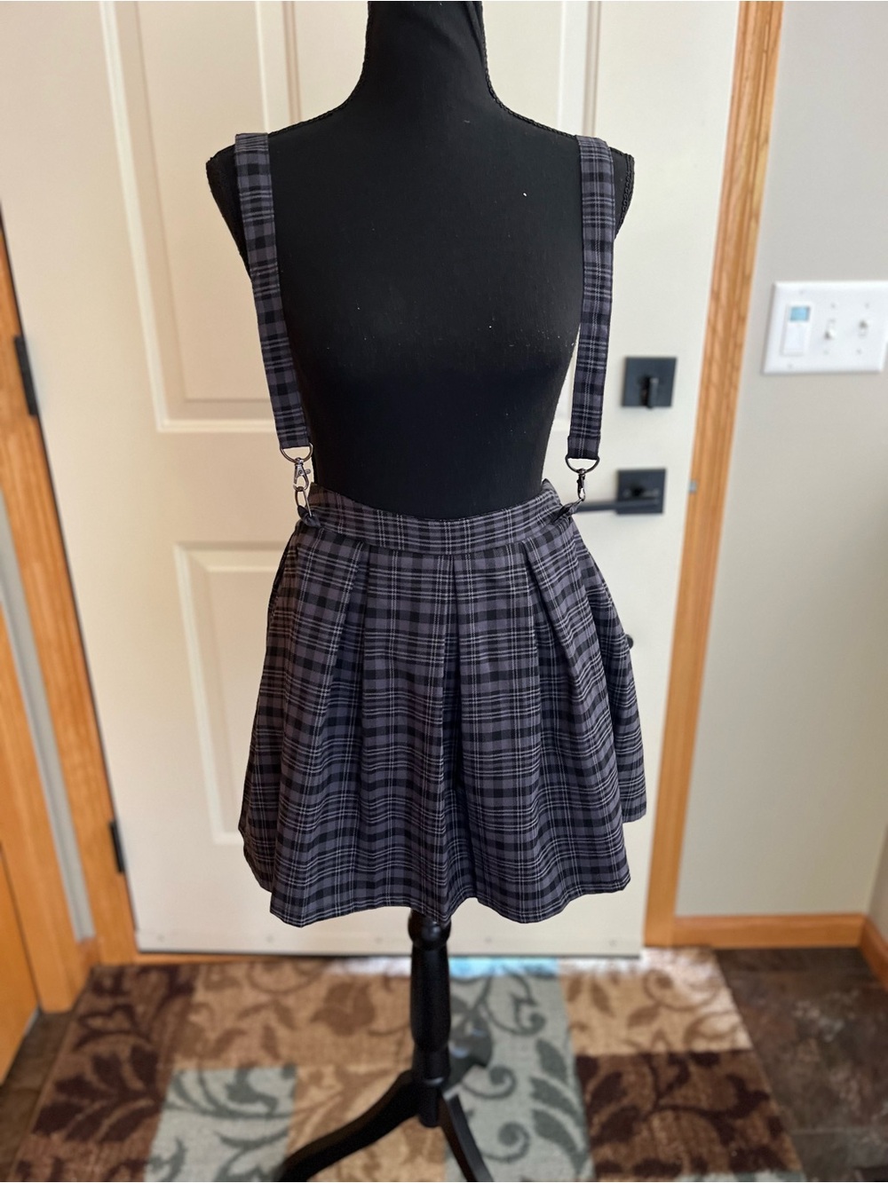 Women’s  Hot Topic black gray plaid pleated suspenders school girl skirt. Medium